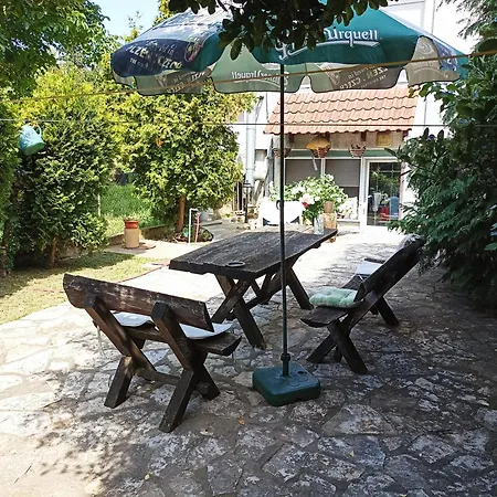 Paws & Pines Hideaway Apartman *