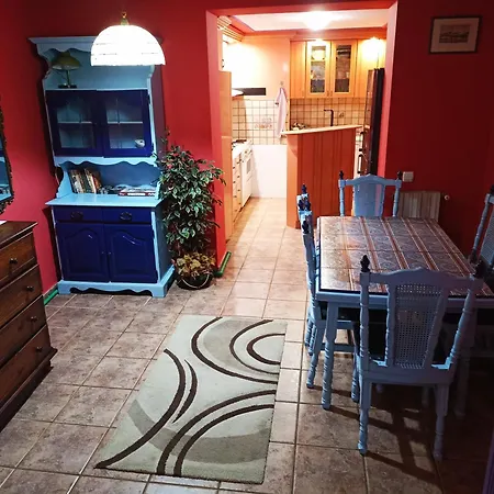 Paws & Pines Hideaway Apartman